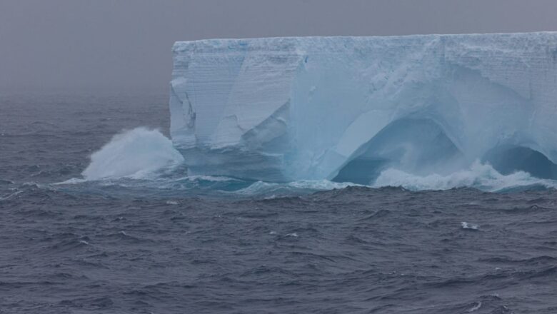 World Largest One Trillion Iceberg Melt Down After Decades of Stillness