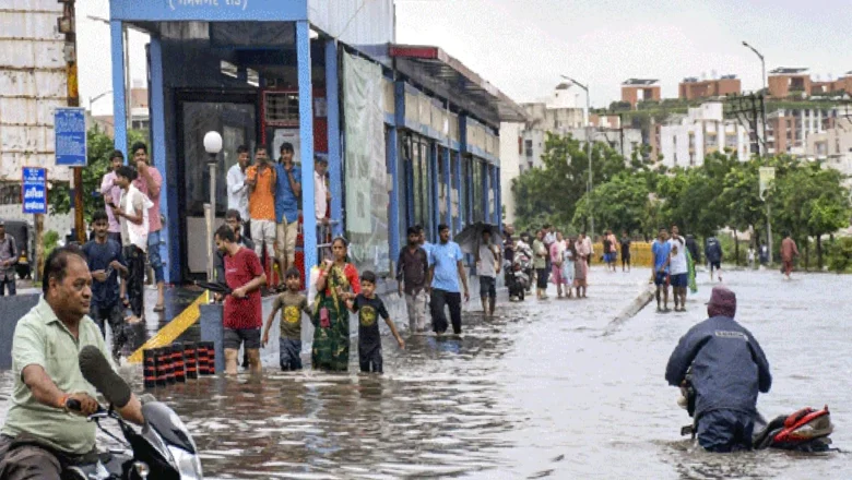 Gujarat Battles Torrential Rains: 18 Dead, Widespread Flooding Sparks Statewide Emergency