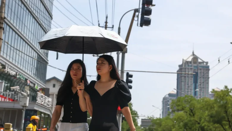 China Eastern Heartland Scorched by Early Heatwave, Raising Alarm for Crops and Industry