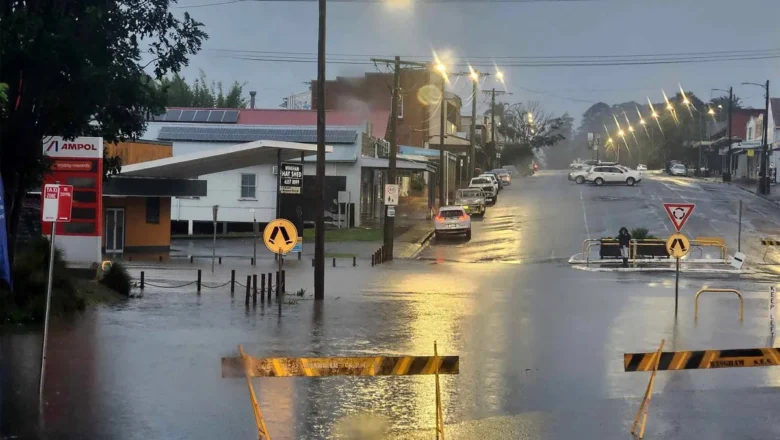 Rare Snowstorm Stuns Eastern Australia: Homes Hit Roads Flooded, Rescue Ops On