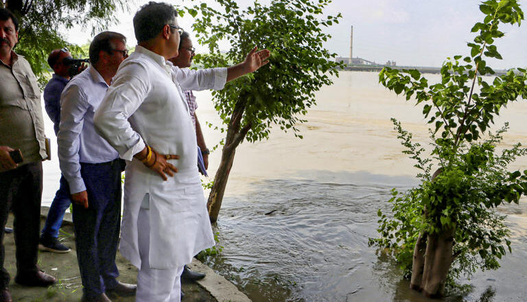 Yamuna water level inches close to warning mark in Delhi