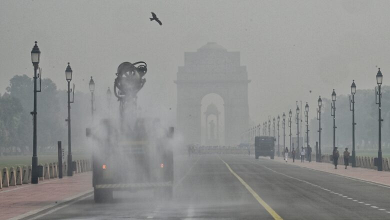 Delhi Engulfed in Haze: Air Quality Plunges to Very Poor with Severe Health Warning