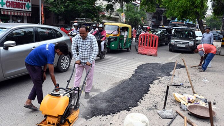 Delhi To Repair Potholes Within Three Days As Part Of Pollution Fight