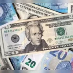 Dollar weakens as markets anticipate Federal Reserve rate cut