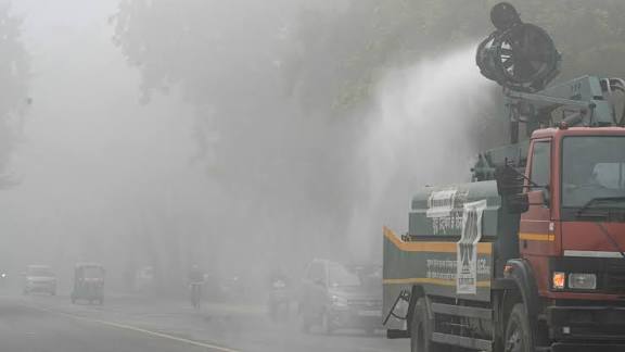 Delhi Gasps Under Severe Smog as Authorities Enforce Toughest Measures to Tackle Toxic Air