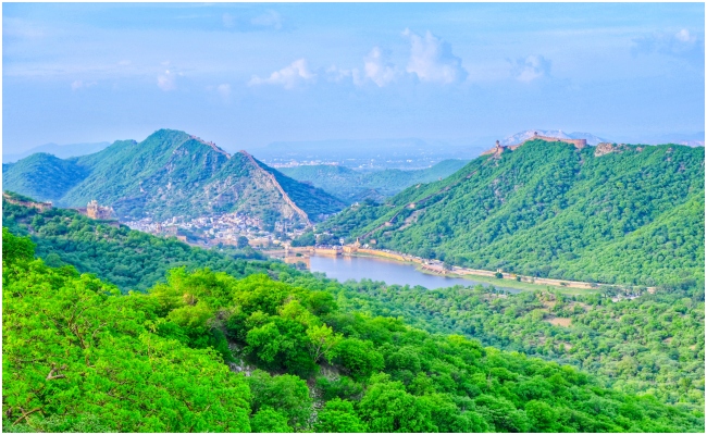 Centre Says Over  90% of Aravalli Region Will Remain Protected, Rejects Claims of Mining Expansion