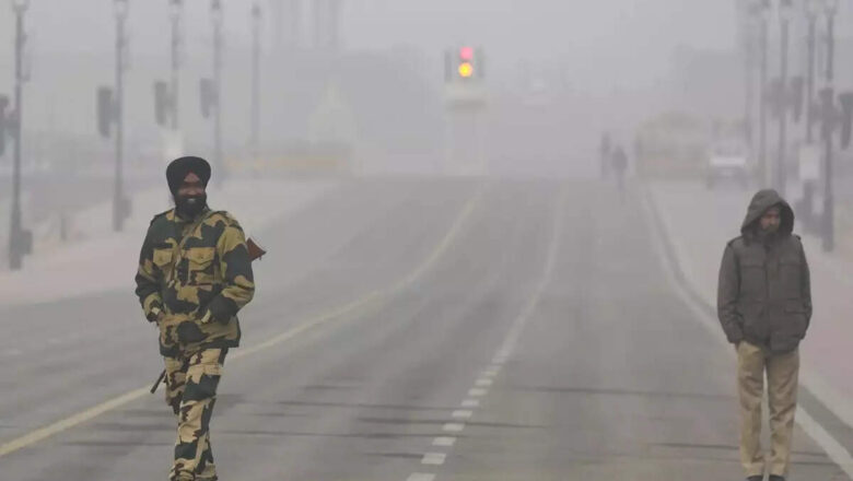 Delhi Fog and Chilly Winds Keep Maximum Temperature Below Normal, IMD Issues Yellow Alert