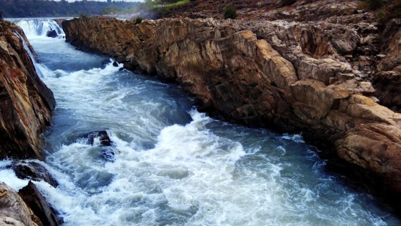 Narmada River Flows Westward Against India Eastward River Pattern, Explained by Ancient Geology
