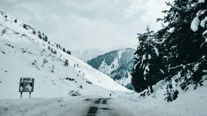 Western Disturbance to Trigger Early Rain in North India, Light Snowfall Likely in Himalayan States