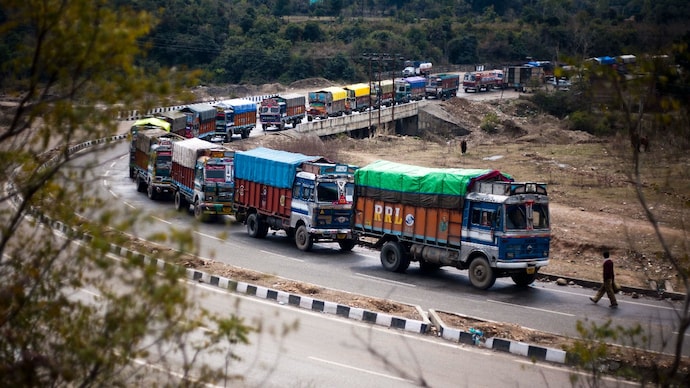 Just 3 Per Cent of Vehicles, But India Trucks Are Driving Over Half the Nation’s Road Pollution