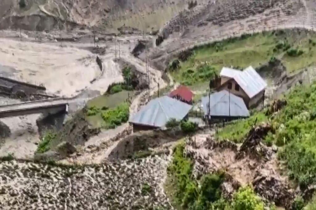 North Kashmir Cloudburst Triggers Flood Like Situation in Bandipora, Dozens of Houses Damaged
