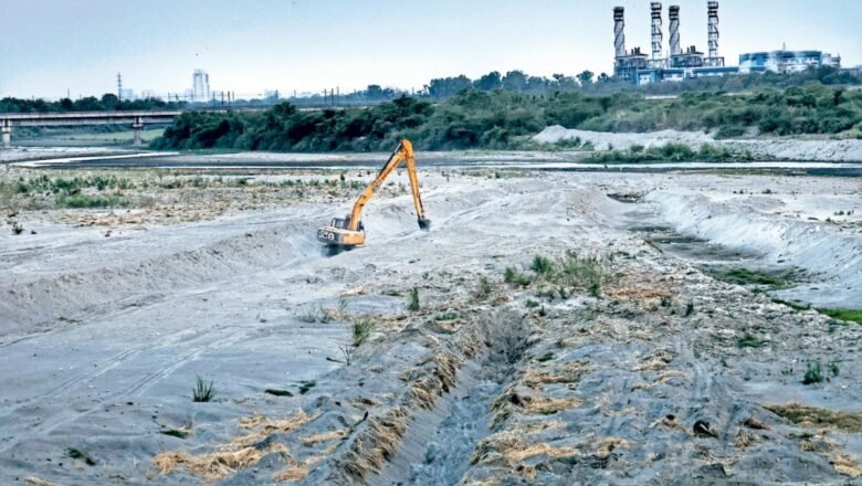 Delhi Faces New Environmental Challenge as Massive Drain Desilting Leaves City Running Out of Disposal Space