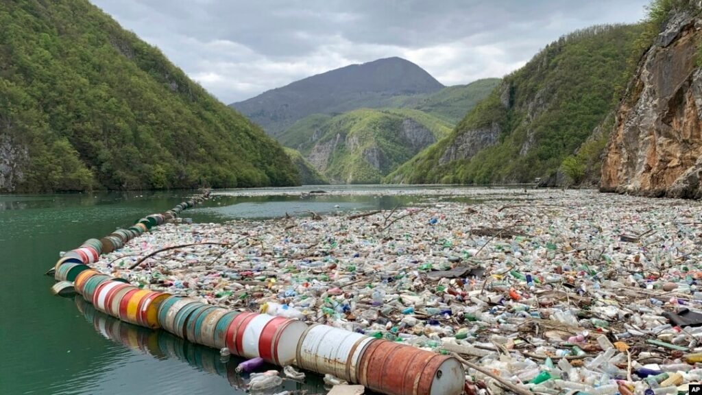 Scientists Develop Recyclable Plastic That can be Reused Repeatedly
