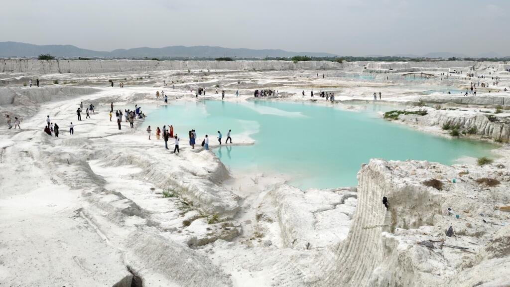 Indian Marble Waste Dump Becomes Unlikely Tourist Attraction in Rajasthan
