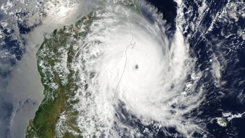 Google AI Model Delivers More Than a Day of Extra Warning for Cyclones