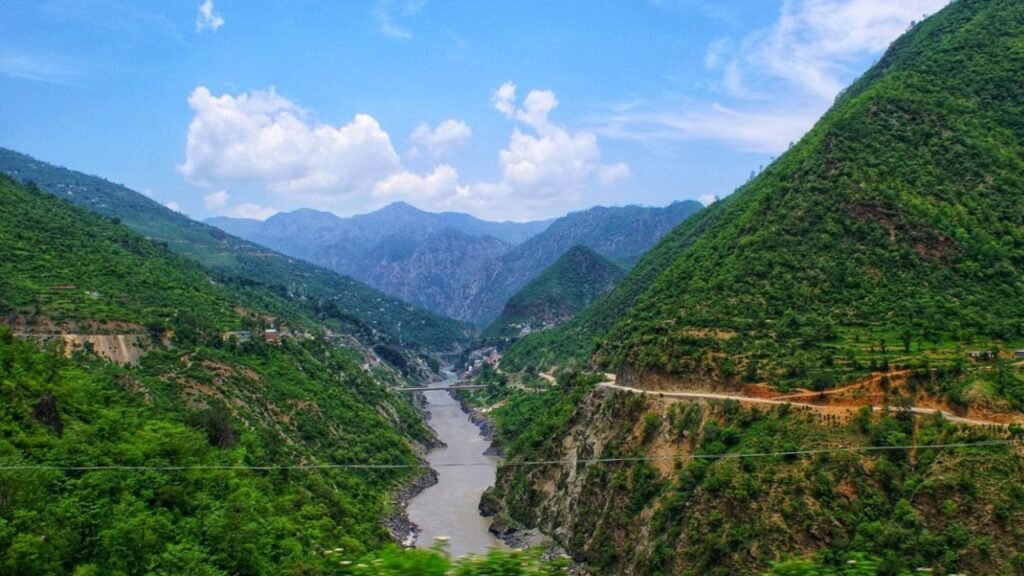 Uttarakhand to Install Early Warning Systems at High-risk Vasundhara Lake