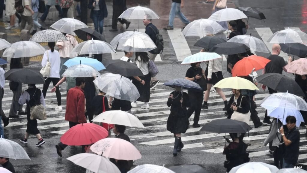 El Nino Triggers Extreme Weather: Tokyo Records 35 Days of Rain as Chile Atacama Desert Blooms