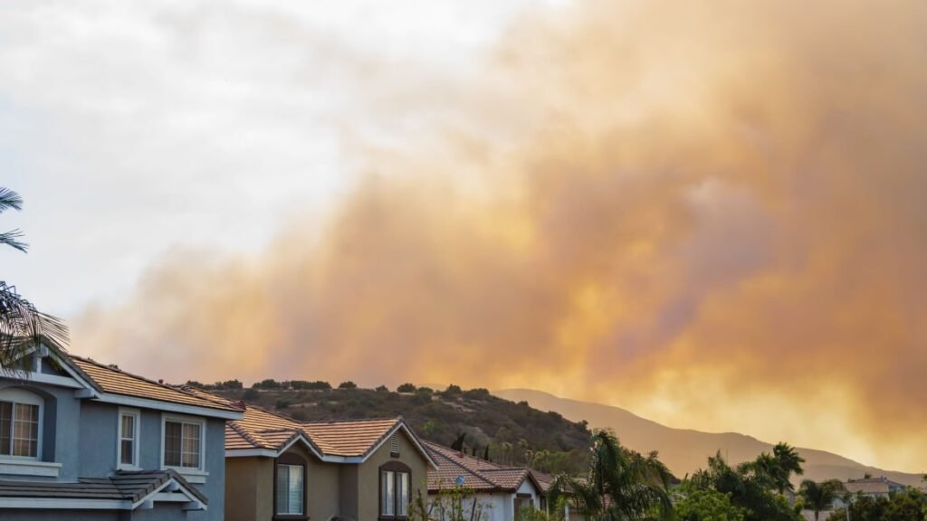 Global Exposure to Heat Waves and Wildfire Smoke Rises by 287 Million Study Finds