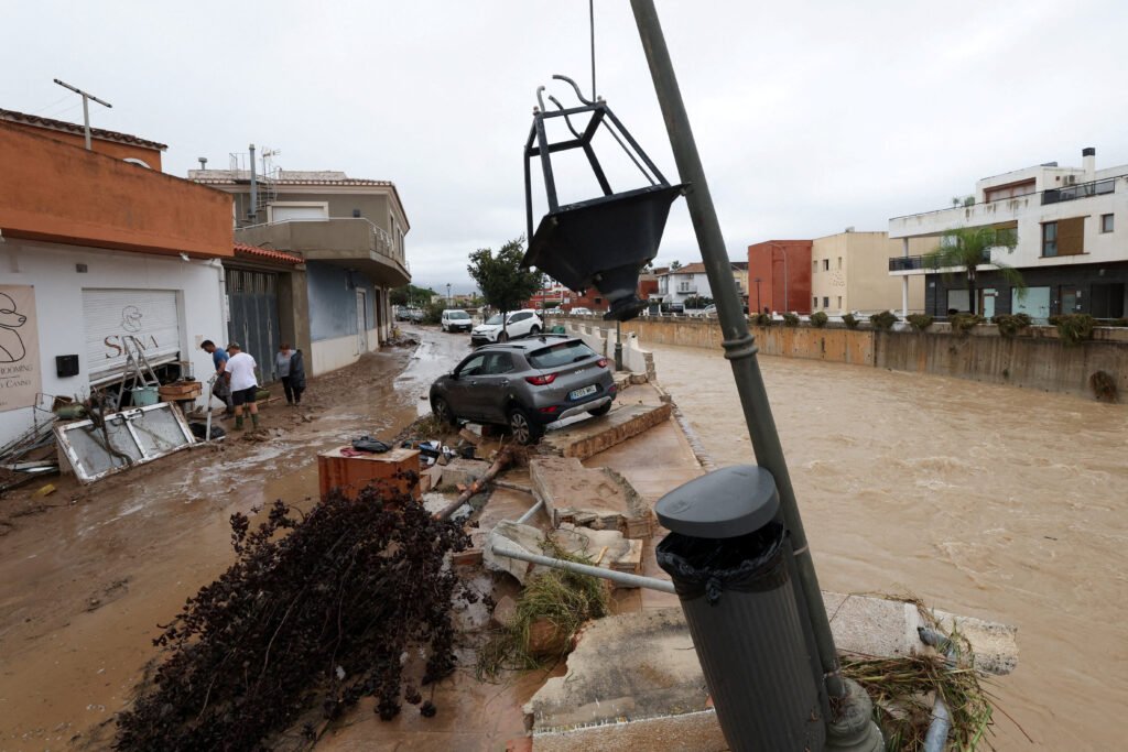 Torrential Rains and Flash Floods Kill Three in Eastern Spain More Than 2,000 Evacuated